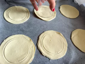 Miniatura: Gotowe ciasto, wędzony łosoś i serek....