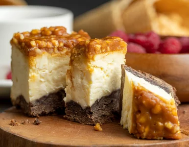 Miniatura: Na czekoladowe brownie wylewam masę...