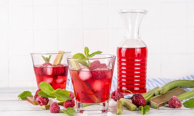 Kompot z&nbsp;rabarbaru