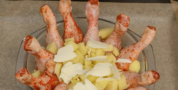 Miniatura: Ustawiłem pałki kurczaka i zasypałem...