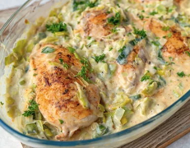 Miniatura: Pierś kurczaka duszę w lekkim sosie. To...