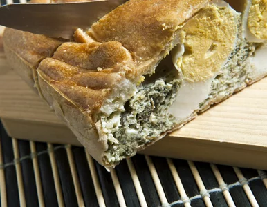 Miniatura: Do tej tarty wbijam jajka. Po przekrojeniu...