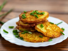 Miniatura: Dodaj 2 łyżki do placków ziemniaczanych...