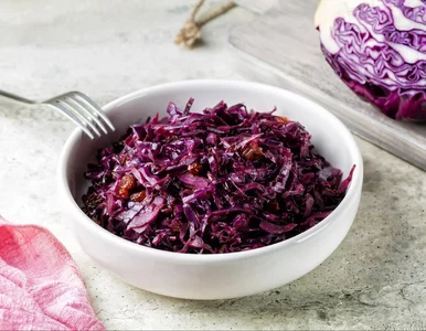 Miniatura: Z tym dodatkiem surówka z czerwonej...