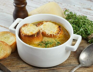 Miniatura: Przepis na tę zupę cebulową rodem z...