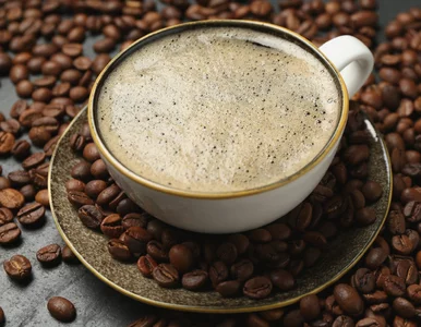 Miniatura: Wsypuję pół łyżeczki zamiast cukru do...