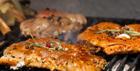 Miniatura: Zanim przyprawię karkówkę na grilla, robię...