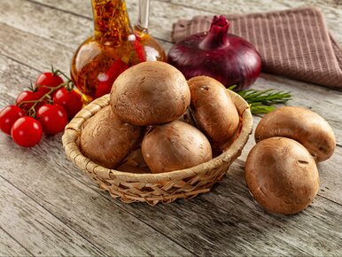 Miniatura: Leżą obok zwykłych pieczarek, a są...