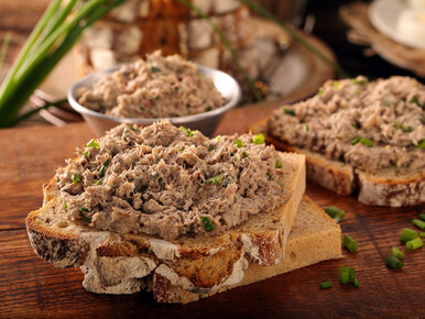 Miniatura: Otwieram jedną puszkę i robię pastę, która...