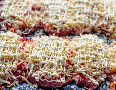 Miniatura: Nakładam na karkówkę i zapiekam. Mięso...