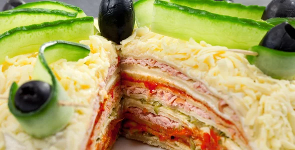 Miniatura: Wytrawny, apetyczny tort na kolację....