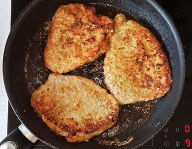 Miniatura: Jak odgrzewać schabowe, by smakowały, jak...