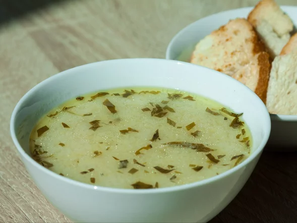 Miniatura: Leży obok majeranku, a mało kto sypie go...