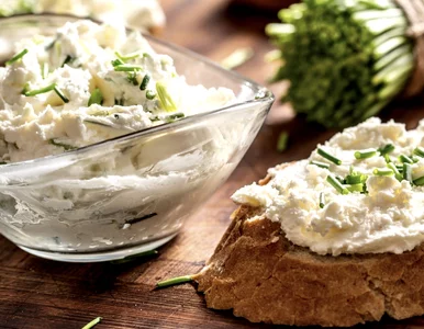 Miniatura: Rano jem ten twarożek zamiast kanapek....