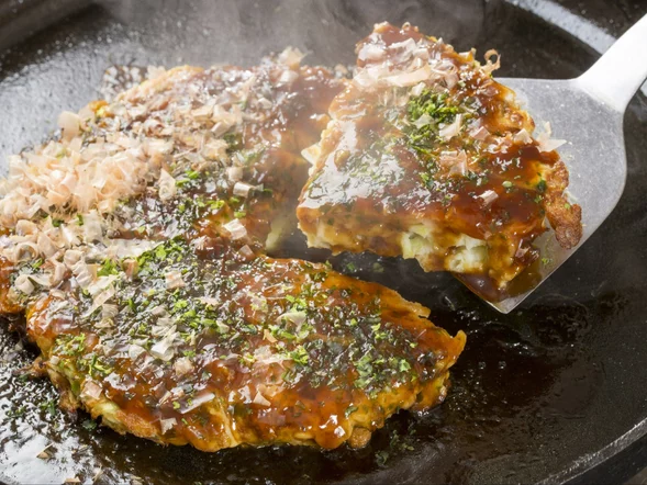 Miniatura: Zmieszaj jajka z kapustą i wylej na...