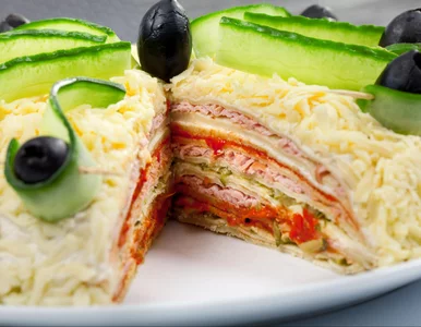 Miniatura: Wytrawny, apetyczny tort na kolację....