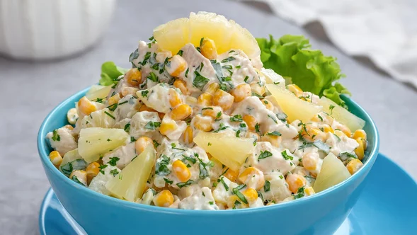 Miniatura: Kroję pierś z indyka i mieszam z 3...