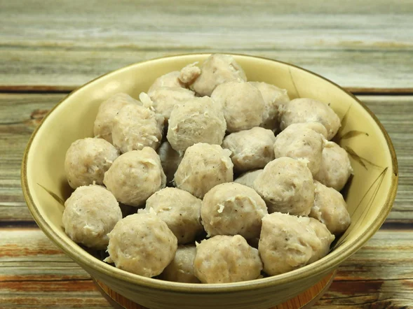 Miniatura: Zamiast lepić pierogi, obtaczam mięso...
