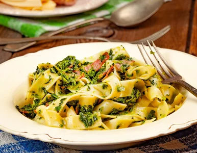 Miniatura: Masz w lodówce szynkę? Do makaronu wrzuć...