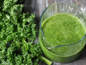 Miniatura: Miksuję awokado i karbowane liście. Ten...