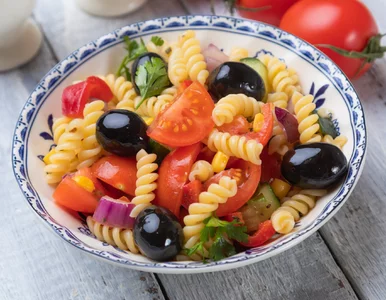 Miniatura: Wieczorem robię prostą sałatkę z...