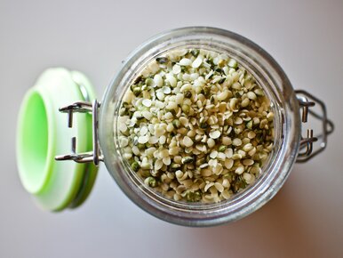 Miniatura: Jedz 2 łyżki dziennie. Te drobinki...