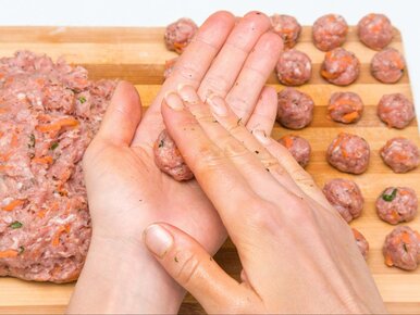 Miniatura: Do pulpetów ścieram to warzywo. Są...