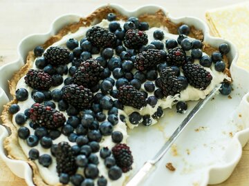 Tarta sernikowa z borówką amerykańską i jeżynami