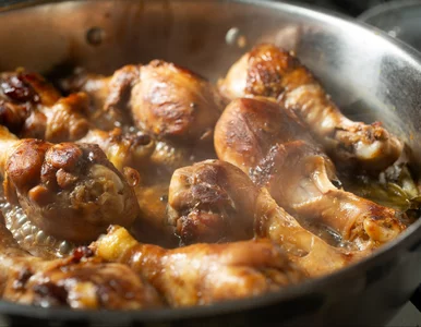 Miniatura: Pałki z kurczaka wrzucam na patelnię i po...