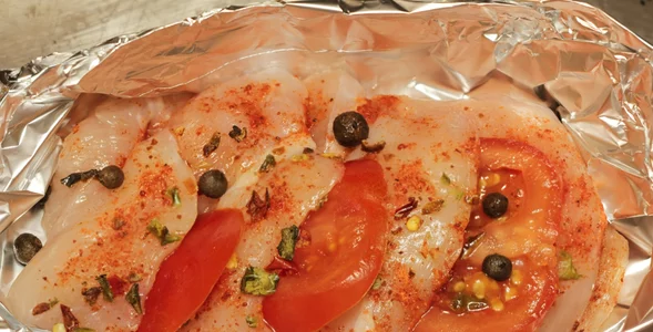 Miniatura: Filet z kurczaka przekładam pomidorami i...