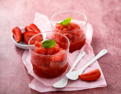 Miniatura: Kocham orzeźwiający sorbet truskawkowy....