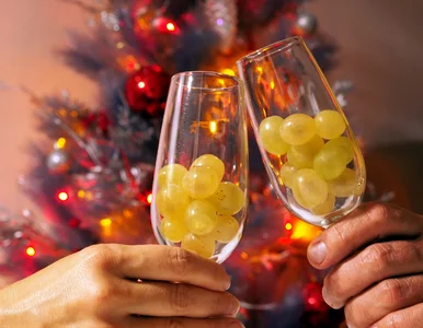 Miniatura: Zamiast pić szampana, zjedz 12 winogron....