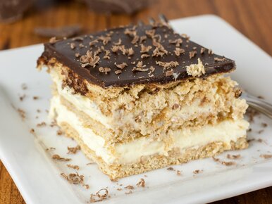 Miniatura: Układam herbatniki i warstwy budyniu....