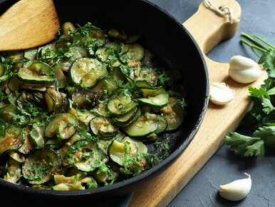 Miniatura: Do cukinii dorzucam dwa składniki, a...