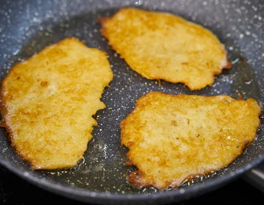 Miniatura: Chrupiące placki bez tarcia ziemniaków....