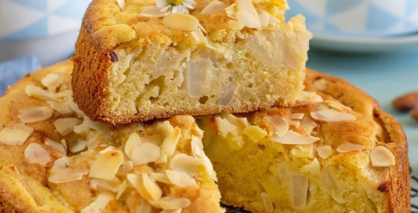 Miniatura: Kroję gruszki i mieszam z migdałami....