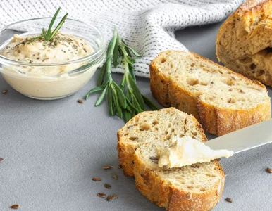 Miniatura: Koniec z nudą na kanapkach. Ta pasta syci...