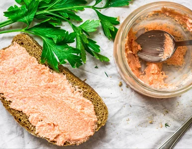 Miniatura: Weź puszkę szprotek i jajko. Ta szybka...