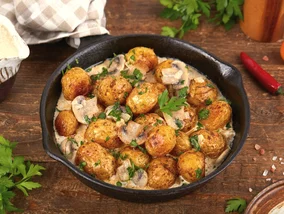 Miniatura: Wrzucam młode ziemniaki do piekarnika i...