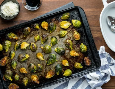 Miniatura: Polej kilka sztuk sosem i wrzuć do...