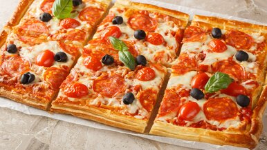 Miniatura: Szybka pizza na gotowym cieście. Wystarczy...