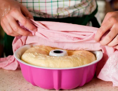 Miniatura: Ta babka drożdżowa zawsze wyrasta i...