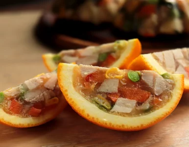 Miniatura: Galaretę z kurczaka zamykam w tych...