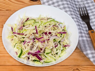 Miniatura: Surówka z taniego warzywa to klasyka...