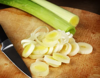 Miniatura: Kroję por i ścieram dwa dodatki. Ta zdrowa...