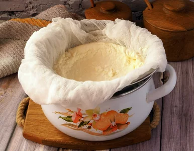 Miniatura: Aksamitny, domowy twarożek z popularnego,...