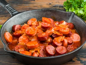 Miniatura: Ta kiełbasa królowała na stołach w PRL-u....