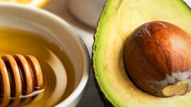 Miniatura: Rozgniatam awokado i dwa zdrowe dodatki....