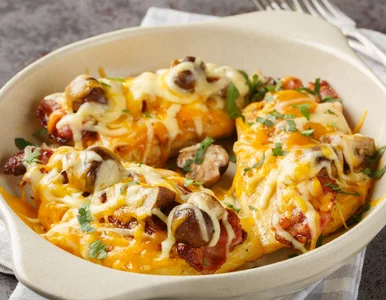 Miniatura: Nacinam piersi kurczaka i dodaję trzy...