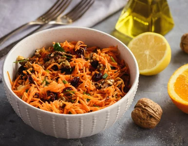 Miniatura: Do surówki z marchewki dodaję coś...